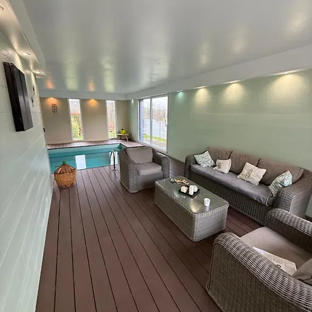 Capsule Champetre Piscine Billard *