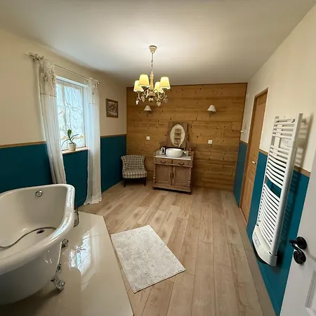 Capsule Champetre Piscine Billard Villa