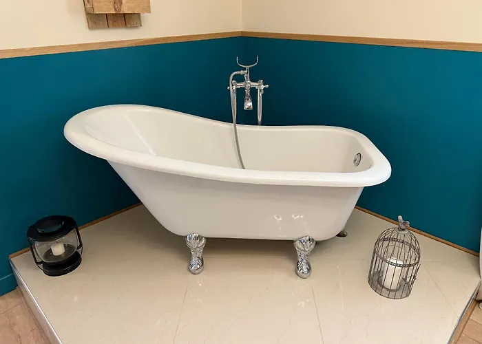 Capsule Champetre Piscine Billard *