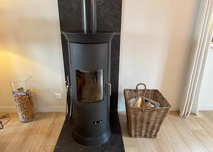 Capsule Champetre Piscine Billard Villa