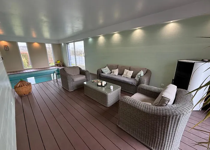 Capsule Champetre Piscine Billard Villa Ferriere-la-Grande