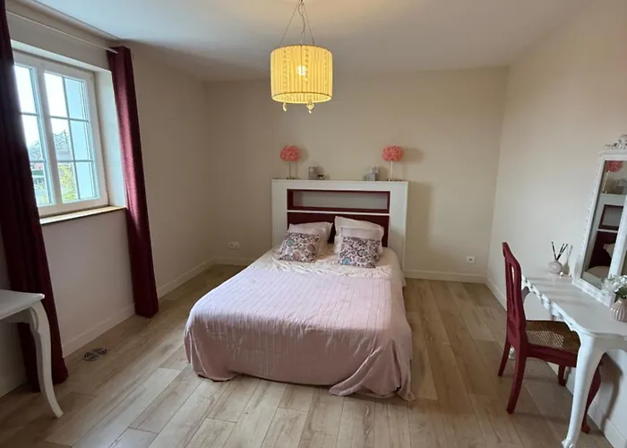 Capsule Champetre Piscine Billard Villa