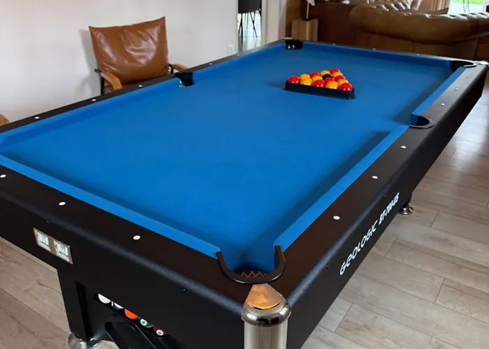 Capsule Champetre Piscine Billard Villa Ferriere-la-Grande