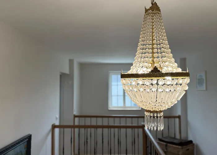 Capsule Champetre Piscine Billard Villa