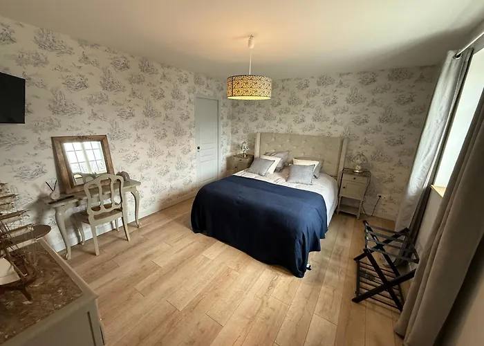 Capsule Champetre Piscine Billard Villa