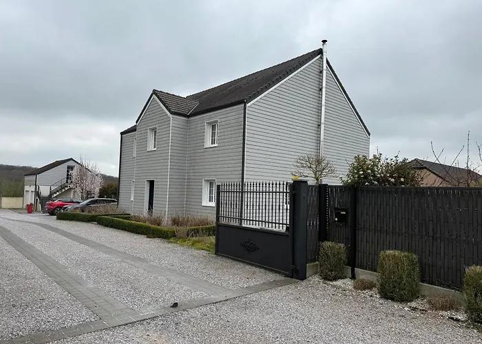 Capsule Champetre Piscine Billard Villa